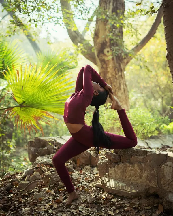 This is what it feels like to find steadiness and comfort in a challenging pose. I guide my students to build the strength and flexibility for advanced asanas like Eka Pada Rajakapotasana, connecting with nature and their own inner power.