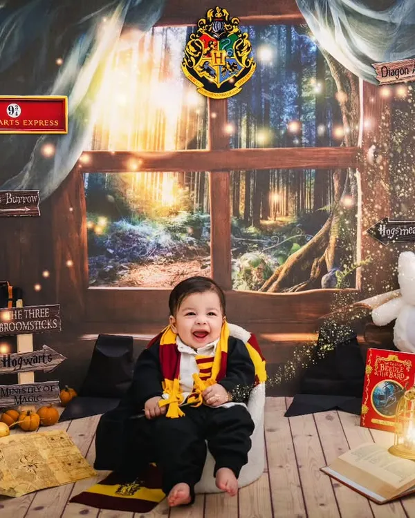 A pinch of magic, a dash of fun. This little wizard is having a great time in our detailed Harry Potter-themed set.