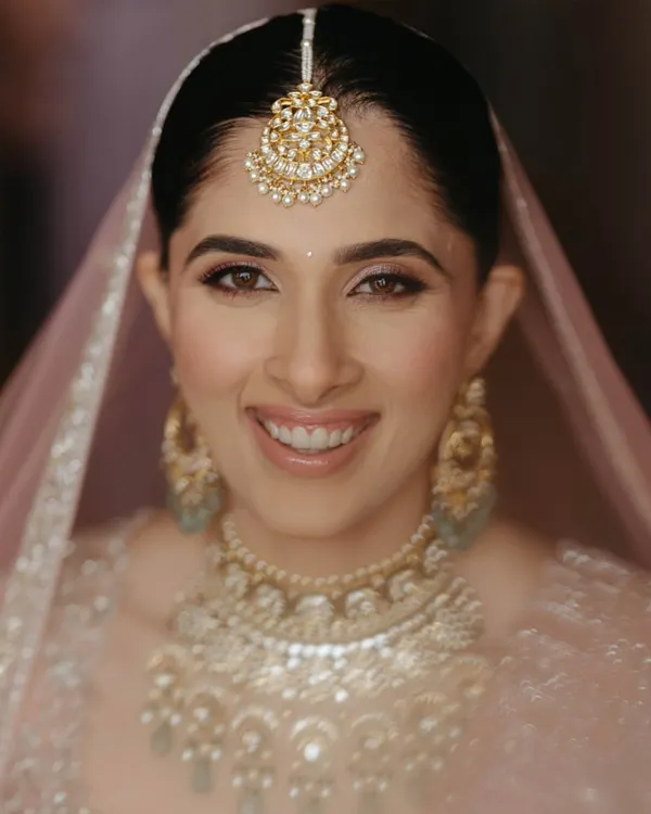 The essence of my signature style is a happy bride with glowing skin. You'll learn to create this fresh, radiant finish that looks effortlessly beautiful.
