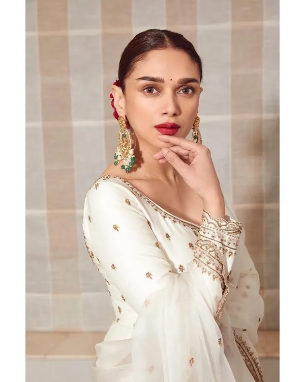 For the 'Taj: Divided By Blood' trailer launch, we went for a classic, regal look. This white anarkali by Jigar Mali with delicate gold embroidery, paired with stunning Golecha jewels and a bold red lip, was pure elegance.