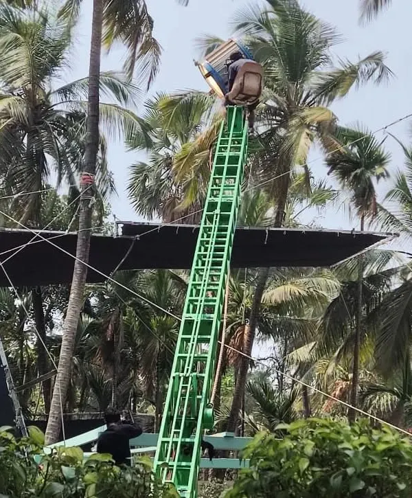 To create a convincing sunlight effect, we used an indigenously manufactured crane to precisely position an Arri T24 Tungsten Fresnel. Simultaneously, a 20x20 foot black fabric was used to block the actual sunlight, giving the cinematographer complete control over the scene's lighting.