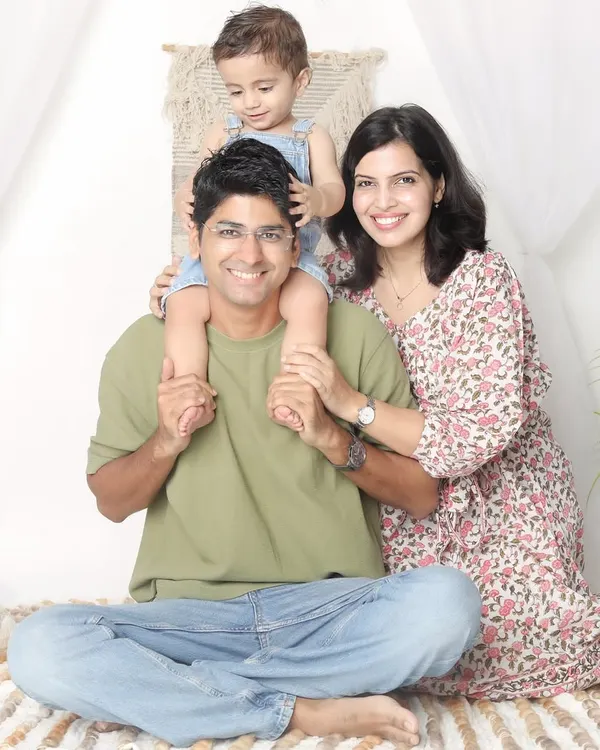 This is what it's all about: pure, simple family joy. I love capturing these classic portraits where the connection between you and your little ones shines through. These are the moments that become treasured memories.