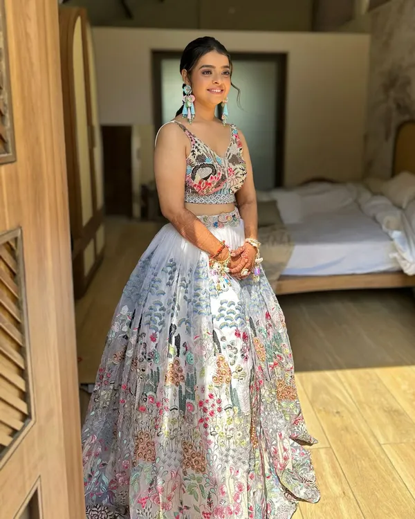 A perfect daytime engagement look. I created a fresh, dewy base with soft pink tones on the eyes and lips to complement her beautiful pastel floral lehenga.
