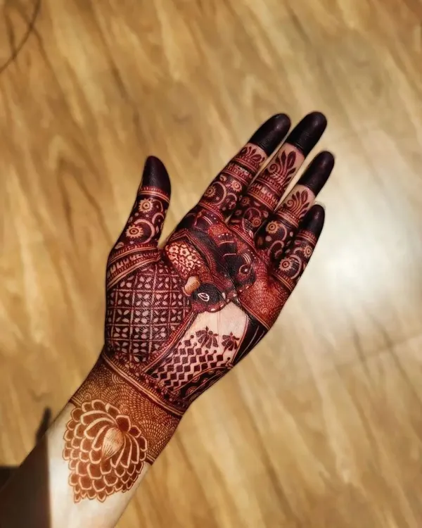 The result of using pure, natural henna. This photo shows the deep, reddish-brown stain on the palm, a sign of high-quality organic paste.