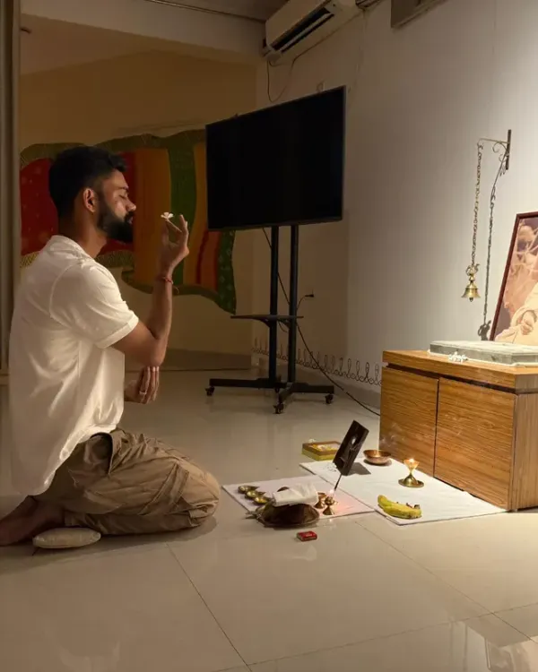 I am making an offering during the Sadhguru Sanidhi Pooja. In these moments, it is just about being open and allowing grace to descend.