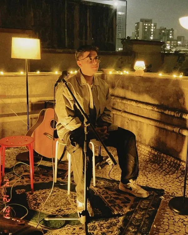 Sometimes, the best shows are the most intimate ones. Here I am, set up for a solo acoustic performance on a rooftop. This is perfect for private parties or cozy cafe gigs where the music can be front and center.