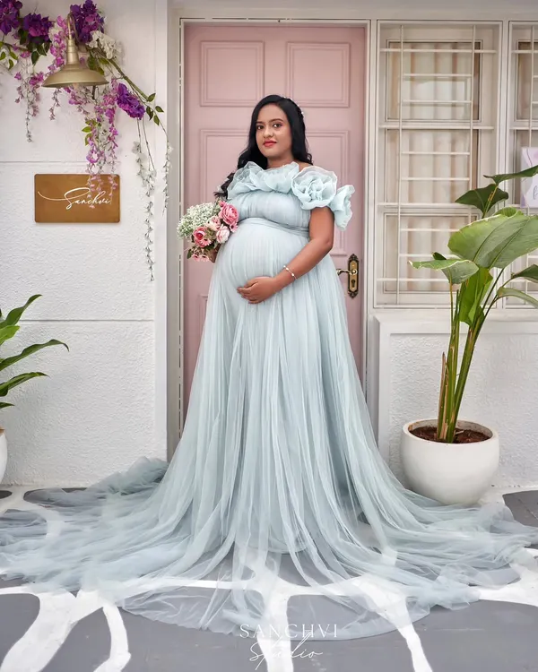 Our iconic Elsa gown in ice blue, featuring a full tulle skirt and organza flower details. It’s perfect for creating a magical look, especially in our Santorini-themed studio setup.