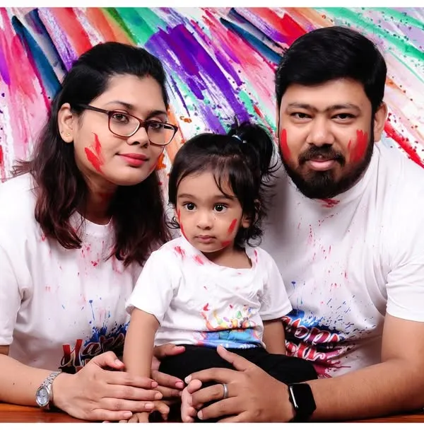 Capturing the fun of a family Holi photoshoot. These sessions are all about color and joy, with a clean studio setup that lets the vibrant powders and happy expressions be the focus.