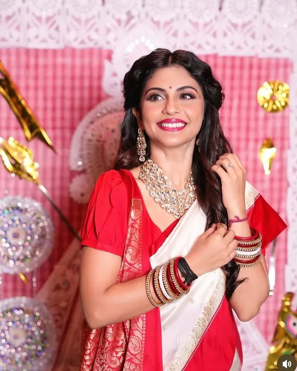 A beautiful look created for Bengali New Year. I styled actress Megha Chakraborty in a traditional red and white saree, with soft makeup focusing on a radiant smile and bright red lip, complemented by a half updo hairstyle.
