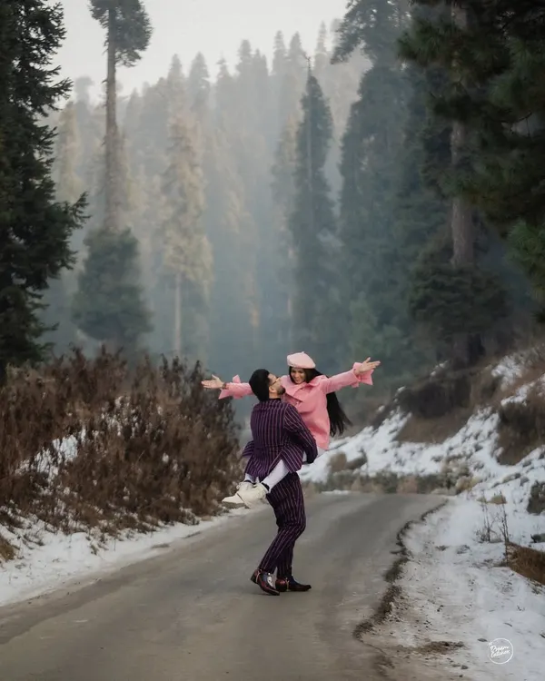 A moment of pure joy, lifted up against the vastness of the snow-covered pines in Kashmir. We encourage playful, spontaneous interactions that result in photos filled with life and energy, perfect for an adventurous pre-wedding shoot.