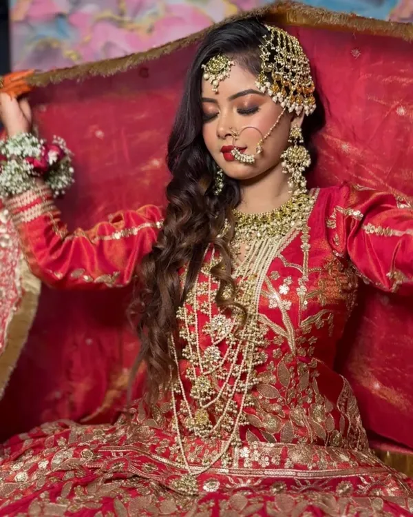 A stunning portrait of my Walima bride. The focus was on creating a royal look with soft smokey eyes, a classic red lip, and beautifully defined features that complement her intricate jewelry.