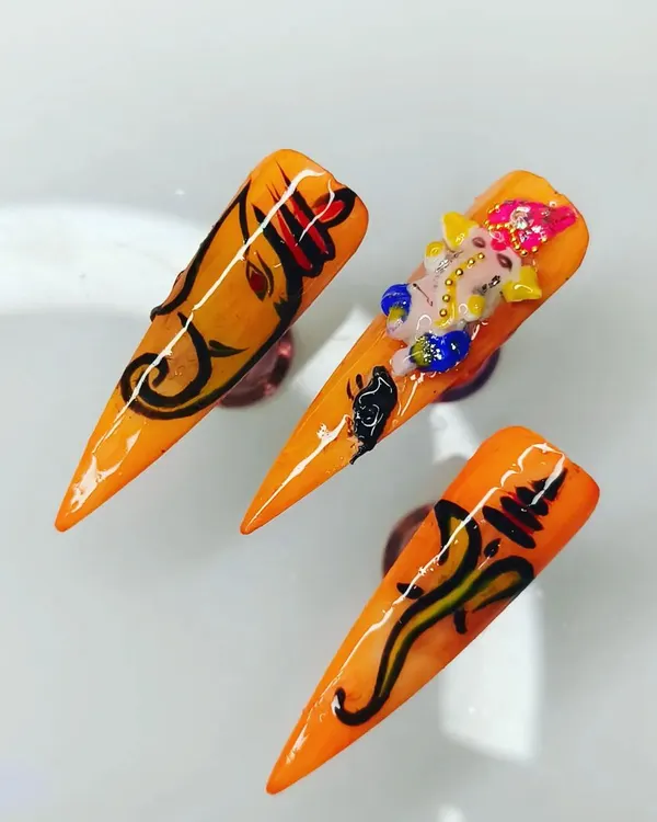 This intricate 3D Ganesha nail art is an example of the advanced, creative techniques I teach. We use acrylics and detailed free-hand painting to create stunning, festive designs like this for special occasions.
