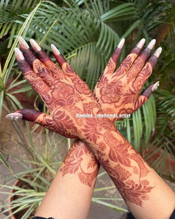 This is the beautiful dark stain after 48 hours, shown on the back of the hands. My organic henna ensures a safe and richly colored result.