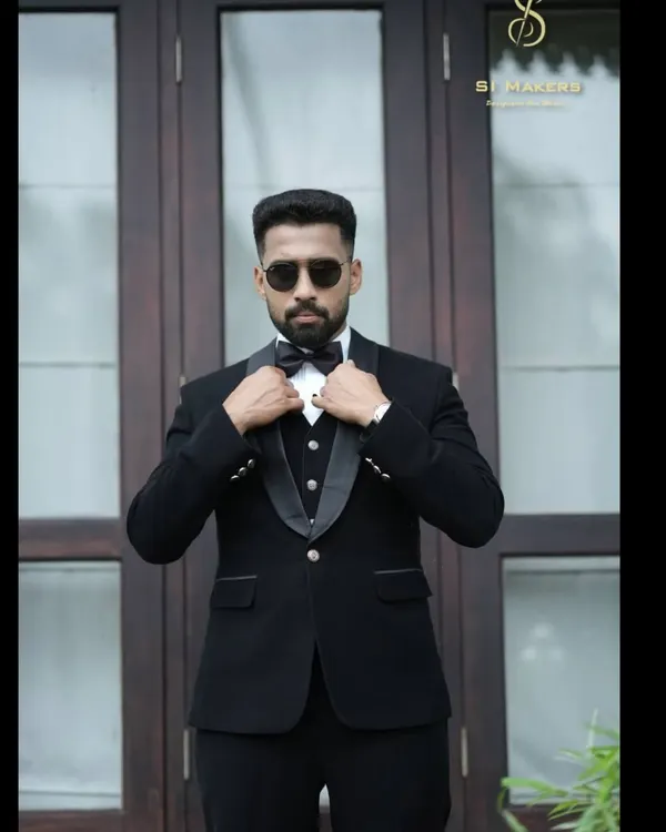A full-length view of my classic black tuxedo. I focus on sharp tailoring and details like the satin shawl collar and single-button closure to create a modern yet timeless formal look.