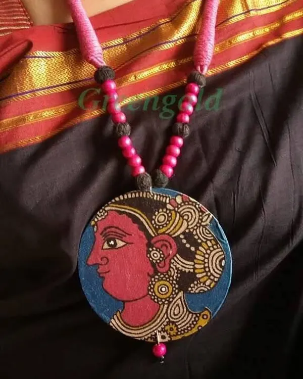 The beauty of Kalamkari cloth is that it needs no extra embellishment. For this pendant, I simply cut and glued a piece of the beautiful hand-painted fabric, letting the traditional art speak for itself.