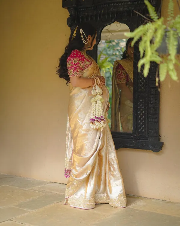 A beautiful mother-to-be at her Dohale Jevan ceremony. We designed these traditional fresh flower kalire and hair accessories to complement her stunning golden saree.