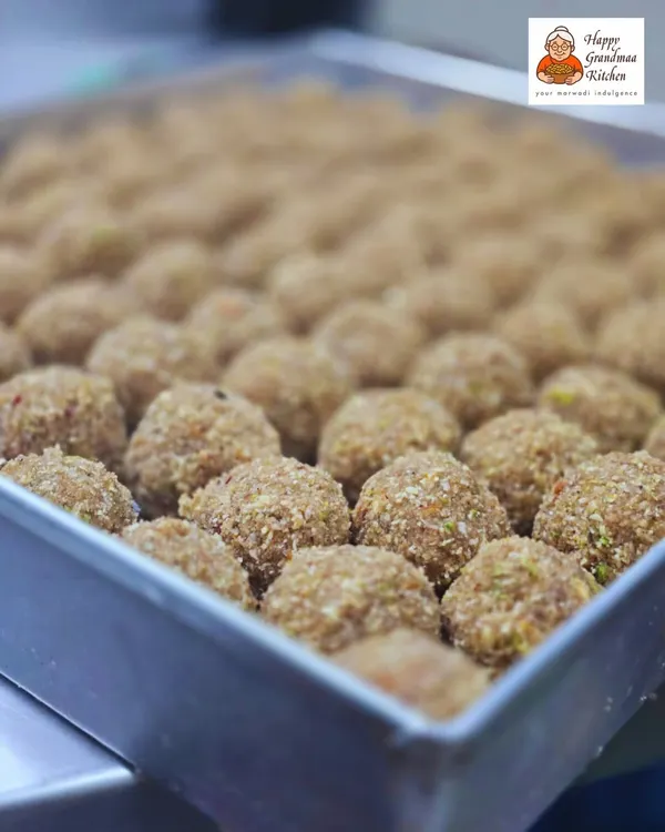 A full tray of our freshly rolled Gondh Laddoos, ready to be packed. Each laddoo is packed with edible gum, dry fruits, and pure ghee, making it a nutritious and warming winter sweet.
