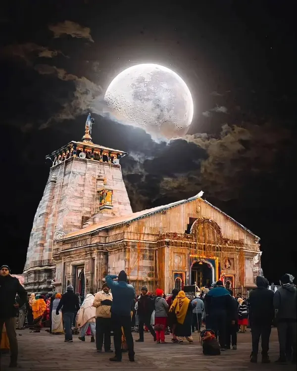 This is the magic of Kedarnath Dham under the moonlight. We believe some views are blessings in themselves, and this is one of them. This is the peace you've been searching for, waiting for you in the Himalayas.
