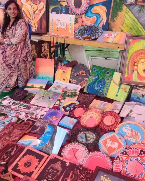 Here I am at my stall at the Chitra Santhe art fair in Bengaluru. It was a wonderful experience to meet so many art lovers and share my creations with them.