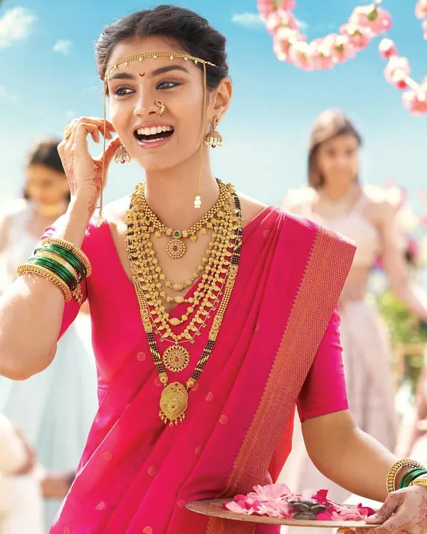 For this Tanishq campaign, we created a vibrant and joyful wedding scene. The styling focuses on traditional South Indian bridal aesthetics, with a heavy emphasis on layered gold temple jewellery, a bright pink silk saree, and coordinated green bangles to create a rich, celebratory look.