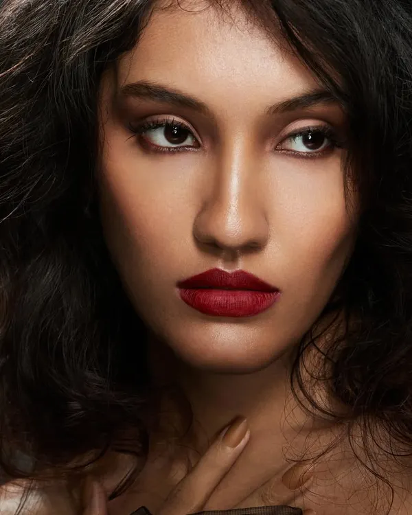 A close up of this classic glam look, focusing on the perfectly defined matte red lip and smooth, radiant skin. This is my go to for creating a powerful and confident party look that lasts all night.