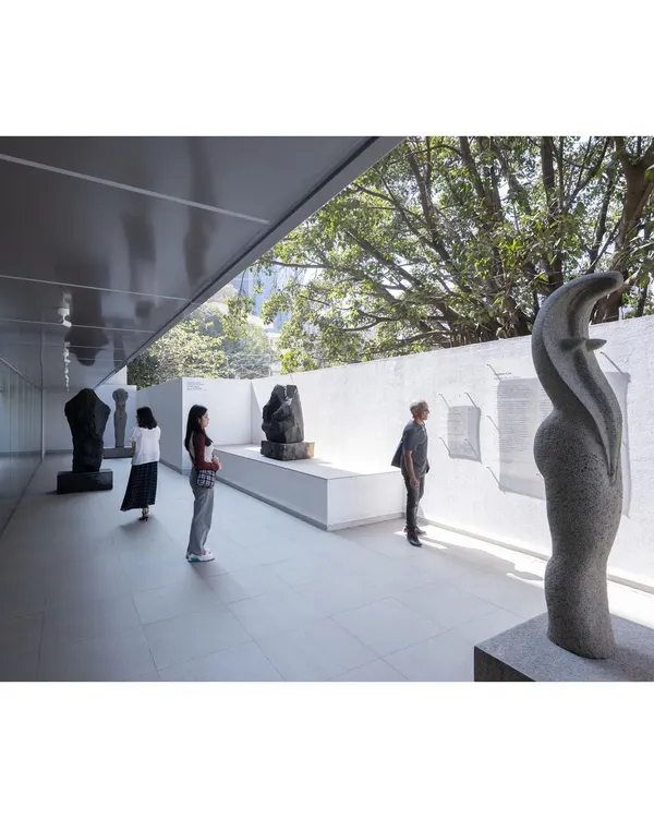 The sculpture court at the Museum of Art and Photography (MAP) in Bengaluru, a semi-outdoor gallery space that connects the museum to the city. We designed this area to be a tranquil threshold, where art, nature, and the urban environment can be experienced together.