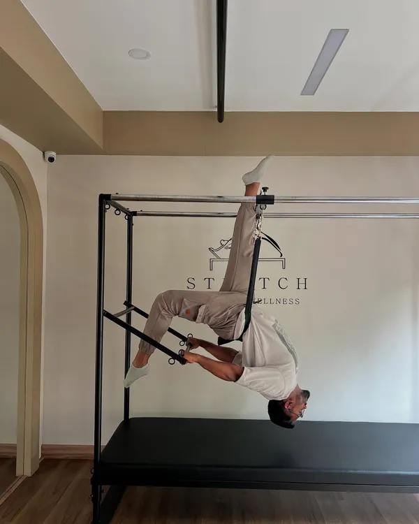 This is where strength meets control. Using the Cadillac, we challenge the core and redefine what the body can achieve through mindful, inverted movements.