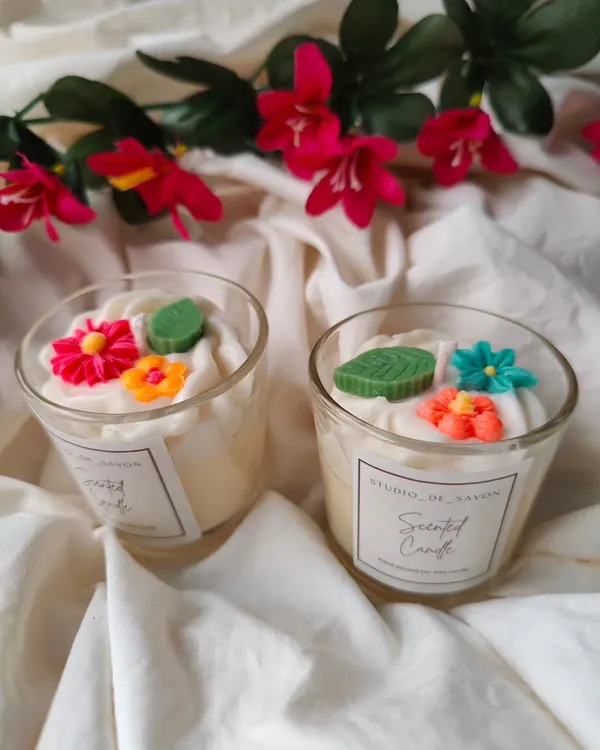 These floral candles are handmade with 100% natural soy wax for a clean burn and a beautiful aroma that lingers. The vibrant floral embellishments on top make them a stunning decorative piece even when unlit.