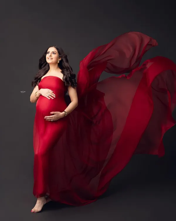 This is the kind of powerful, dynamic portrait you'll learn to create. I'll teach you my complete workflow for using bold colors and tossing fabric to produce breathtaking, high-impact maternity shots.