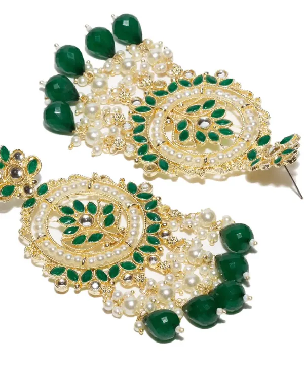 A perfect pair of chandbalis for Hariyali Teej. The green meenakari work, combined with delicate pearls, creates a fresh and festive look.