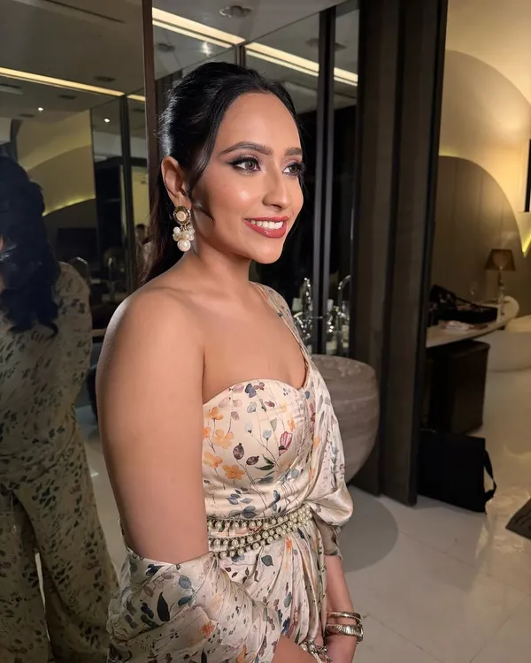Brunch ready, but make it glam. This look is perfect for a bridal shower or a fancy brunch, with just enough glam to feel special.
