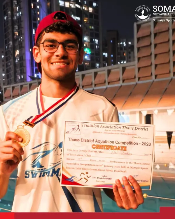 Dev Sardhara, our B.Sc. Sports and Exercise Science student, proudly displays his first-place medal and certificate from the Aquathlon 2026.