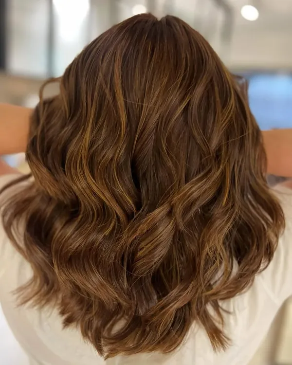 A warm and spicy copper caramel blend. These tones add incredible richness and warmth to the hair, perfect for a cozy and vibrant look.