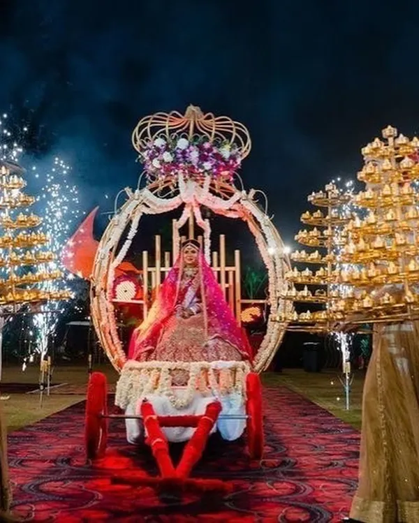 We create fairy tale entrances, like this stunning custom-designed palki for the bride. This regal chariot, adorned with flowers and carried by attendants with diyas and cold pyro sparklers, ensures a truly royal and memorable bridal entry.