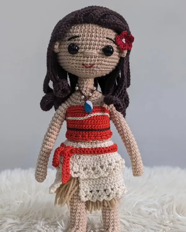 My full-figure crochet doll of Moana, capturing her adventurous spirit with her iconic outfit and the Heart of Te Fiti necklace.
