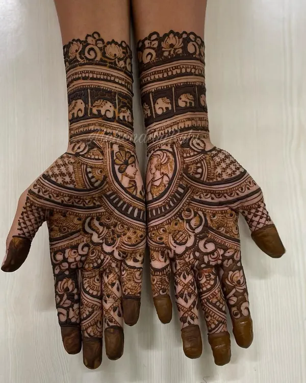 This design is one of my proudest creations, made for a mehendi competition. It shows how I can weave intricate stories into the henna, featuring detailed bride and groom portraits, a procession of elephants, and traditional jaal work for a truly royal bridal look.