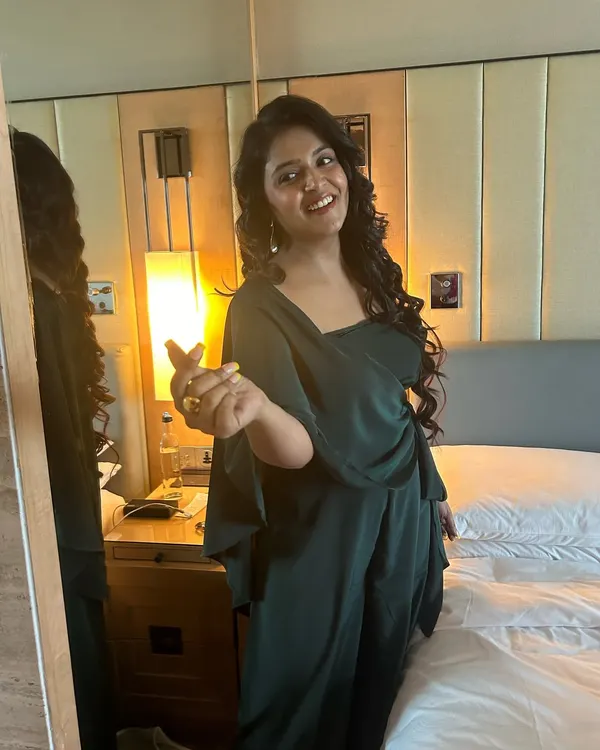 A candid moment with my client, looking radiant in the dark green jumpsuit I styled for her. This look was perfect for the Mustela India event, projecting both warmth and professionalism.