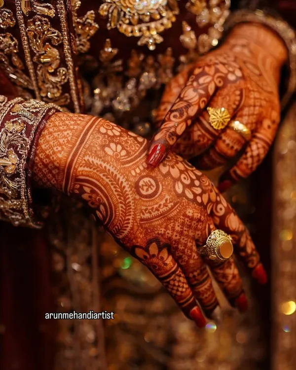 The final result is a deep, beautiful henna stain. This photo shows the rich, dark color that my 100% natural henna paste develops into, perfect for bridal photos.