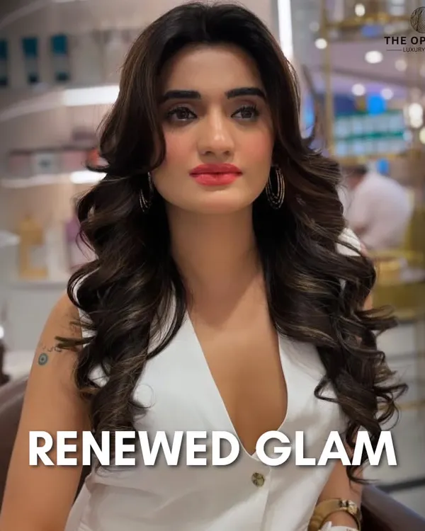 This is the ultimate party-ready look. We created soft, voluminous waves and paired them with a dewy makeup base, defined brows, and a vibrant coral-pink lip to create a fresh and glamorous vibe.