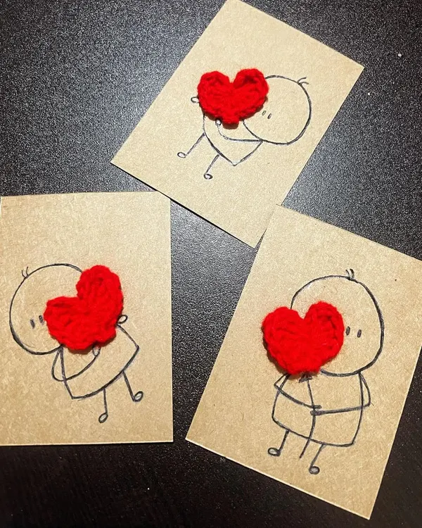 It's always the month of love! These cards with a little person hugging a crochet heart are perfect for writing a special message to someone you care about.