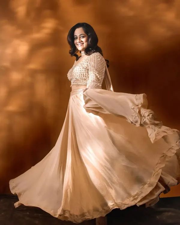 A beautiful shot of Spruha Varad in her element at the Filmfare Awards. The flow and shimmer of this golden gown were designed to create moments of pure elegance and movement.