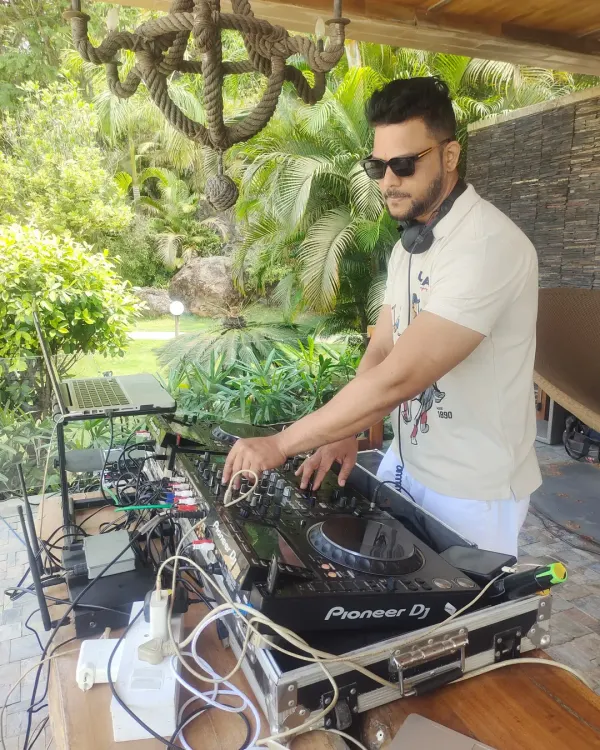 Mixing a relaxed set at a beautiful outdoor venue near Pawna Lake. I specialize in creating the perfect vibe for sundowners and daytime events.