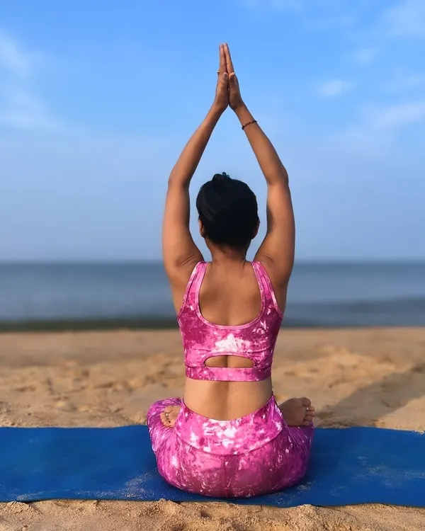 Seated in Padmasana (lotus pose) on the beach, I focus on my breath. The sound of the waves is a natural guide for inhalation and exhalation, helping to calm the mind and connect with the present moment.