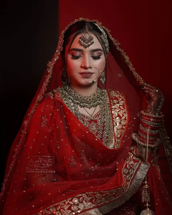 This is the classic, timeless bridal look that so many of us dream of. For this beautiful bride, I focused on creating flawless, glowing skin and a sharp, defined eye that stands out. The deep red of her outfit and the stunning jewellery called for a makeup look that was equally royal and elegant.