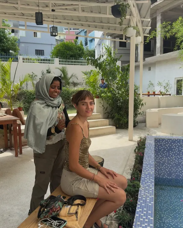 Applying a beautiful back piece for my client Tanya from Spain. It was such a pleasure to meet her in Rishikesh and make her henna dreams come true.