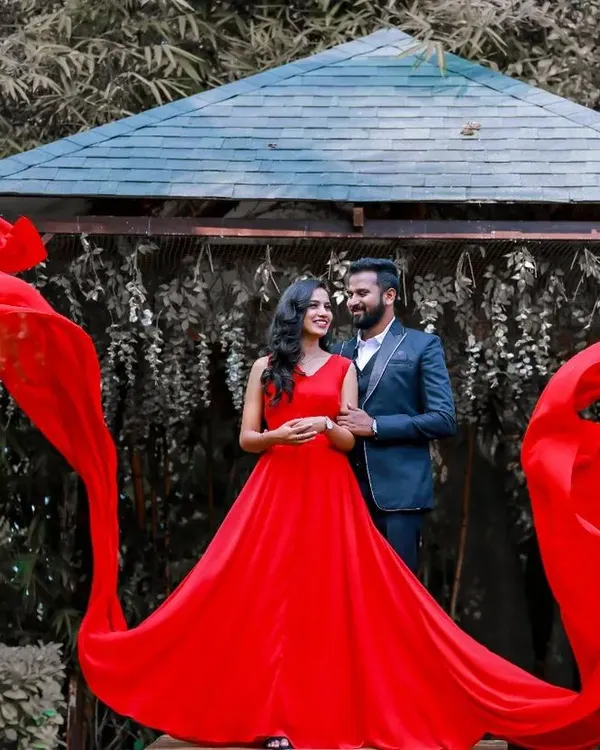 Create a picture perfect moment with this vibrant red flying gown, paired with a sleek navy suit. This coordinated couple's outfit is one of my most requested rentals for pre-wedding photoshoots, offering a blend of romance and drama.