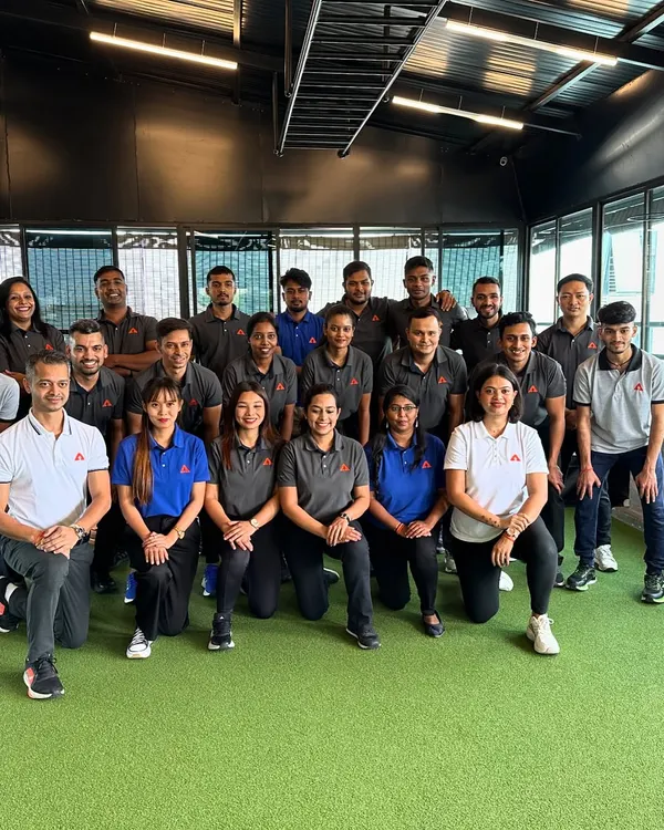 The entire Peak Performance family together. Our large and growing team of physiotherapists and rehab specialists is united by a single goal: helping you move better and live pain-free.