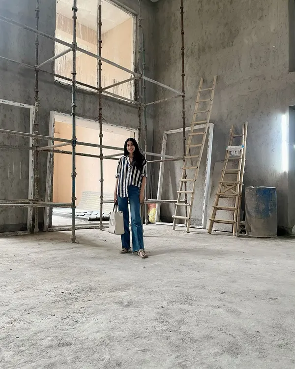 My love for double-height ceilings begins at the structural stage. Here at our Civil Lines site, the raw space already hints at the grandeur to come, designed to create a dramatic entrance foyer with abundant natural light.