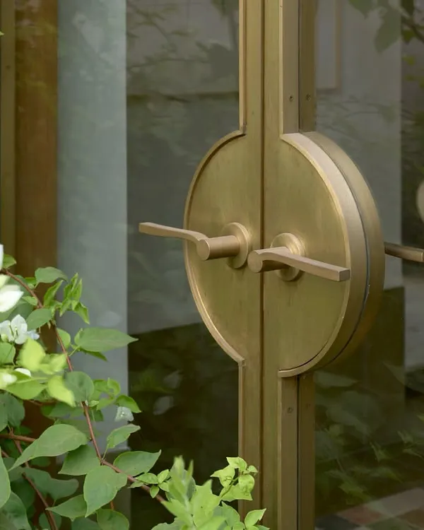 This bespoke brass door handle was designed for the DUA Villa. Its circular form echoes the arched openings throughout the home, creating a cohesive design language that is carried down to the smallest tactile element.
