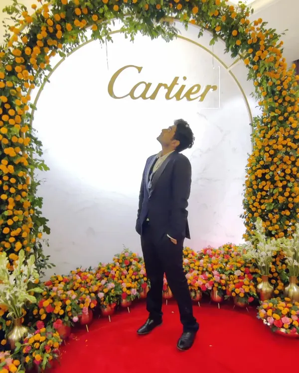 Looking up to the sign before a performance for a Cartier client appreciation dinner. It's always an honor to align my art with a brand synonymous with timeless luxury.